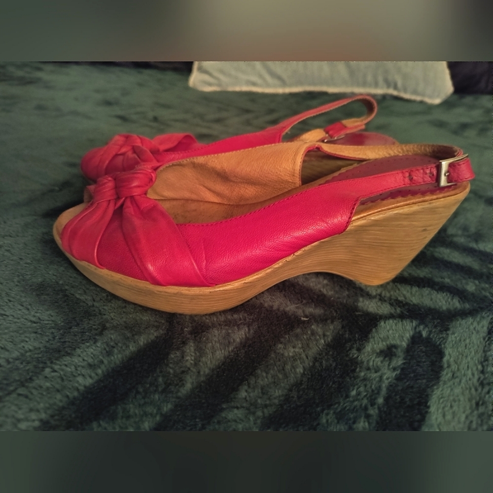 Size 37 Vintage Women ankle strap sandals. Red leather. Made in Spain.